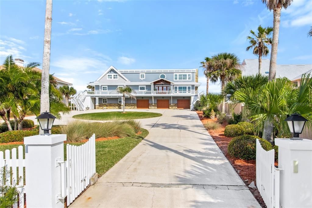 Active With Contract: $2,988,000 (5 beds, 4 baths, 4215 Square Feet)