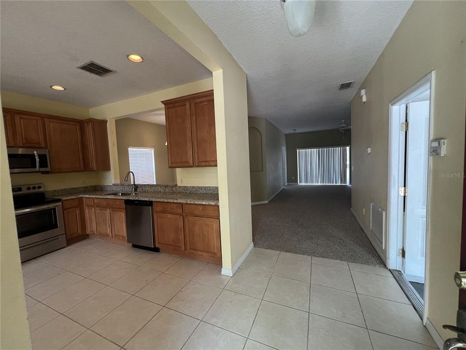 For Rent: $2,200 (3 beds, 2 baths, 1519 Square Feet)