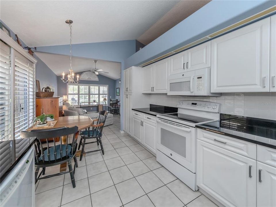 For Sale: $475,000 (3 beds, 3 baths, 1858 Square Feet)