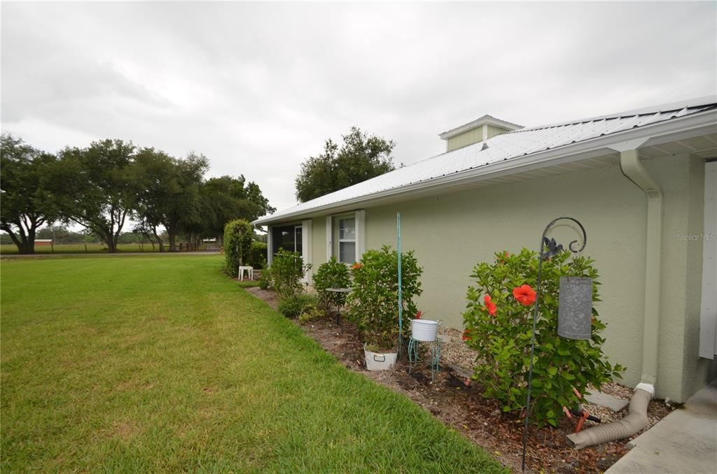 Active With Contract: $400,000 (3 beds, 2 baths, 1648 Square Feet)