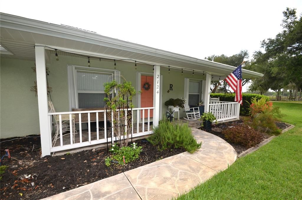 Active With Contract: $400,000 (3 beds, 2 baths, 1648 Square Feet)