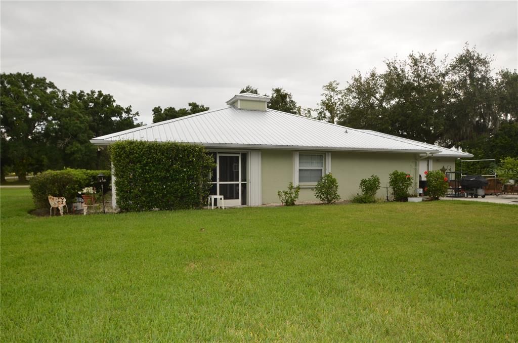 Active With Contract: $400,000 (3 beds, 2 baths, 1648 Square Feet)