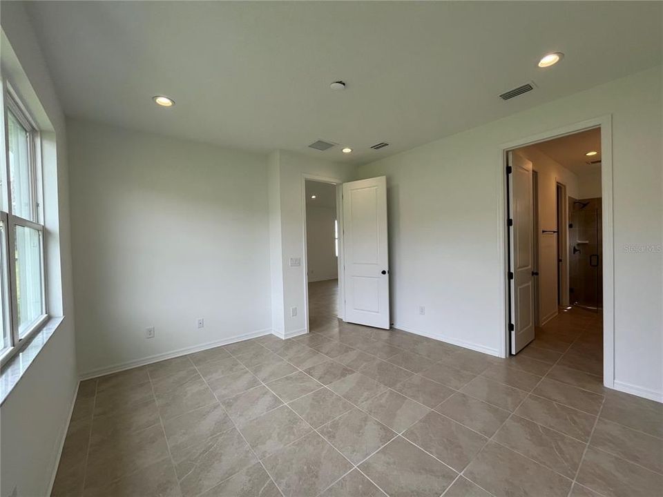 For Sale: $349,900 (4 beds, 2 baths, 1681 Square Feet)