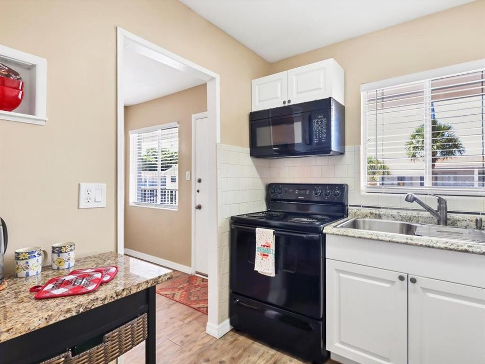 Active With Contract: $139,500 (2 beds, 1 baths, 744 Square Feet)