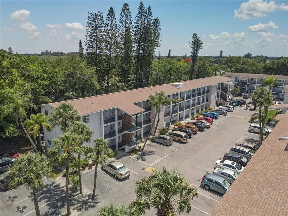 Great location, near Anna Maria, SRQ airport and the Cortez shopping and entertainment areas