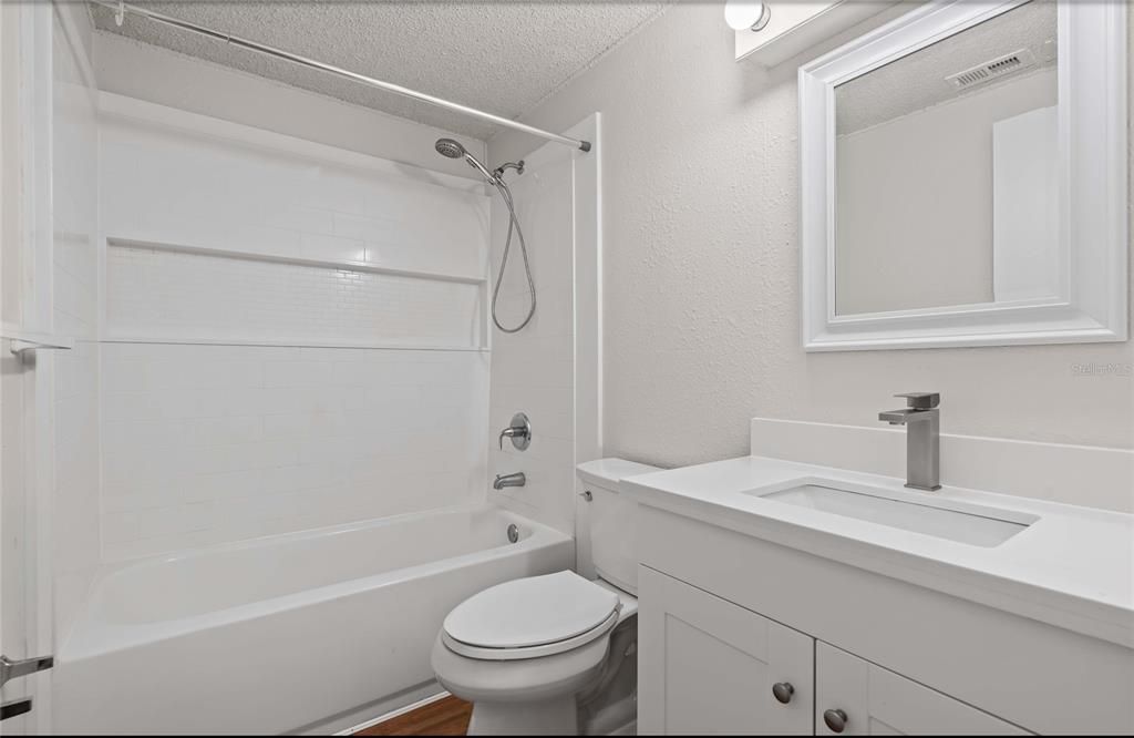 最近租的: $2,500 (3 贝兹, 2 浴室, 1056 平方英尺)