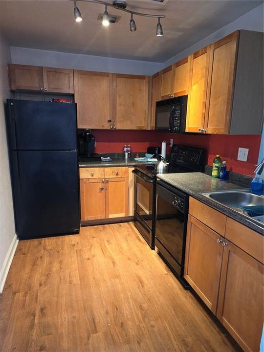 For Rent: $2,350 (1 beds, 1 baths, 823 Square Feet)