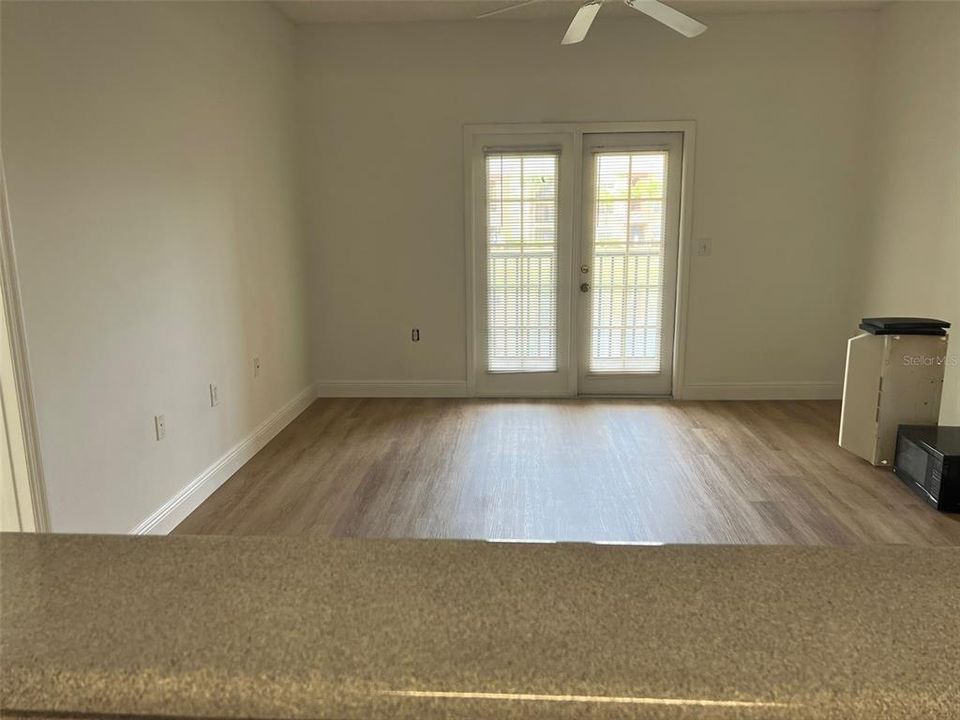 Active With Contract: $1,500 (1 beds, 1 baths, 632 Square Feet)