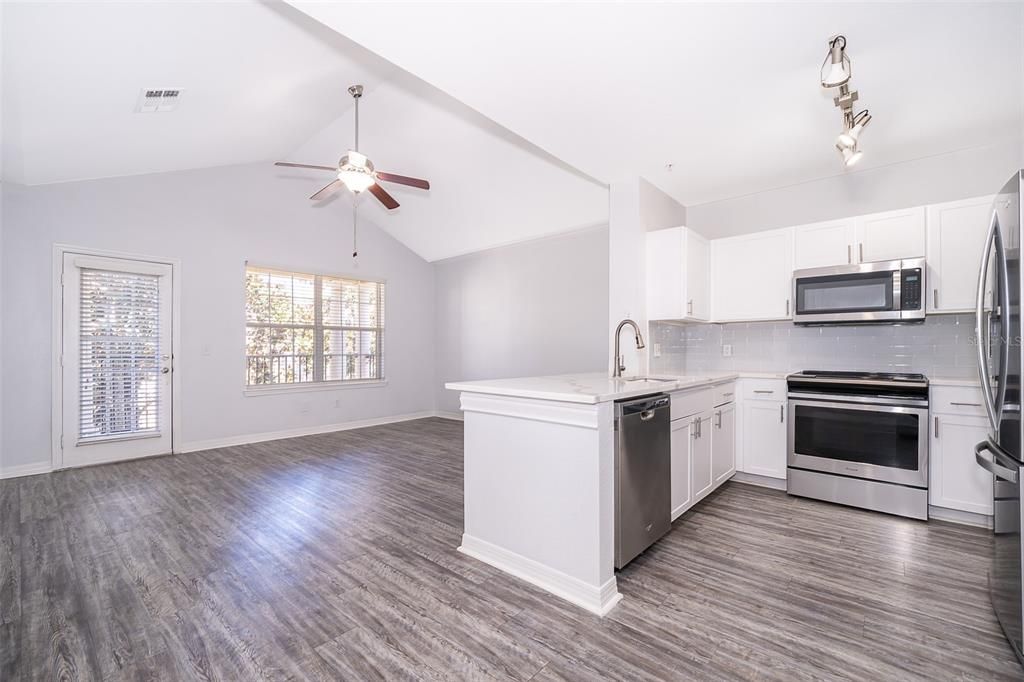 Active With Contract: $3,250 (3 beds, 2 baths, 1509 Square Feet)