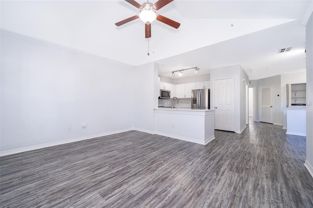 Active With Contract: $3,250 (3 beds, 2 baths, 1509 Square Feet)