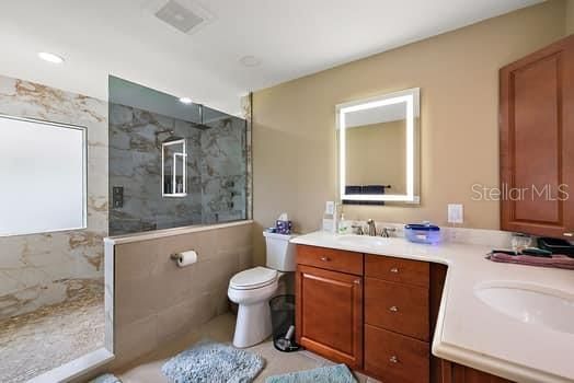 Primary Bath with lighted mirrors