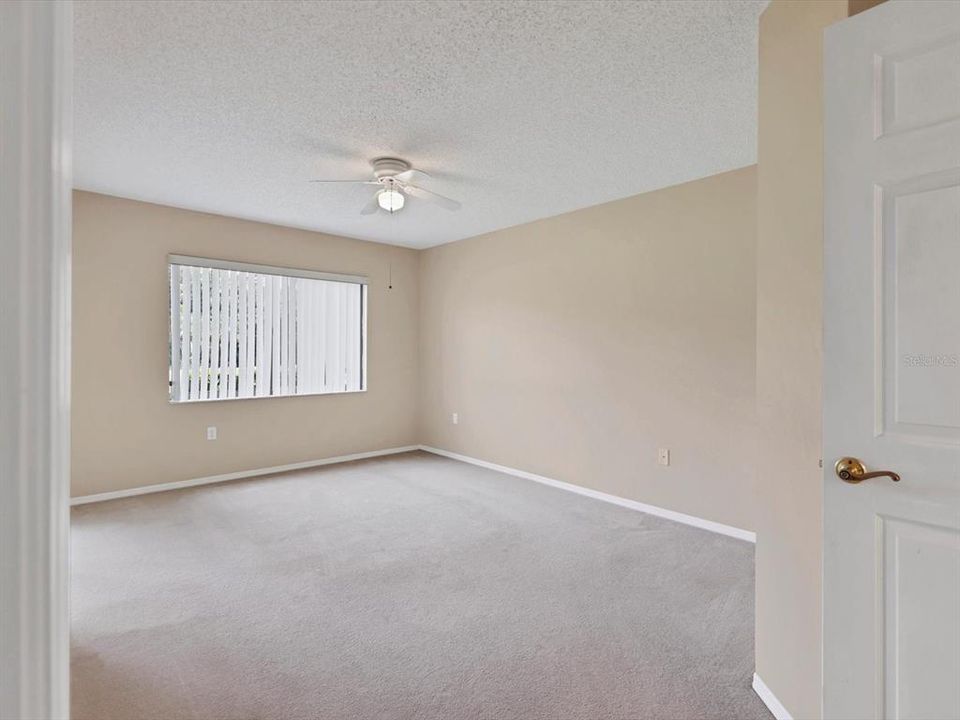 For Sale: $269,000 (2 beds, 2 baths, 983 Square Feet)