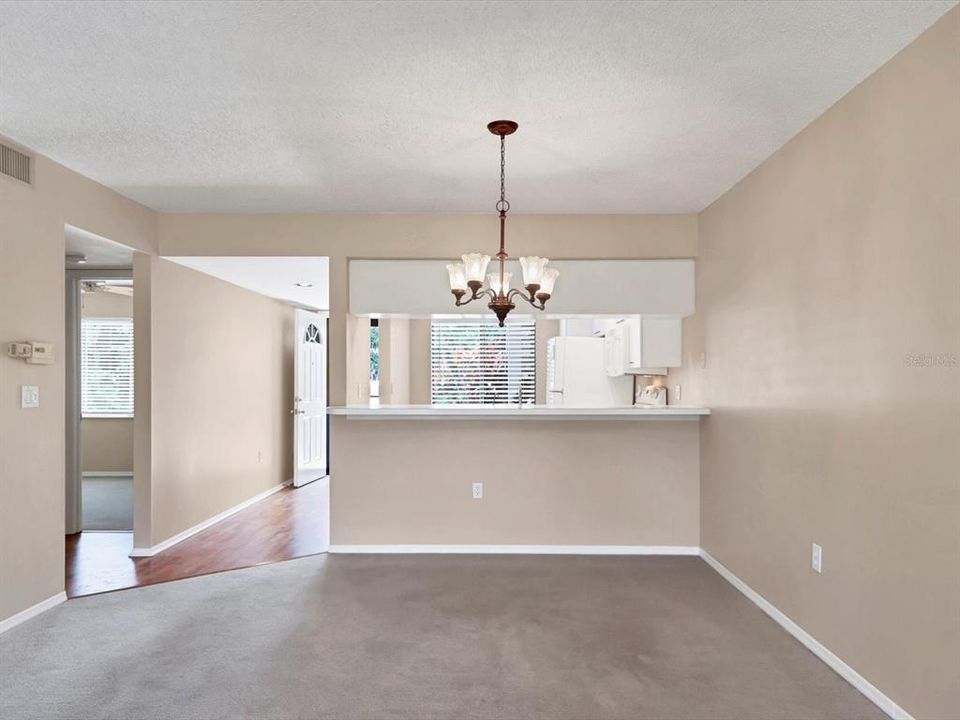 For Sale: $269,000 (2 beds, 2 baths, 983 Square Feet)