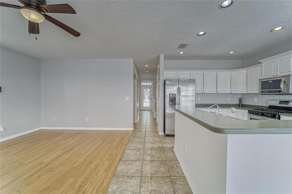 Active With Contract: $3,250 (4 beds, 3 baths, 2550 Square Feet)