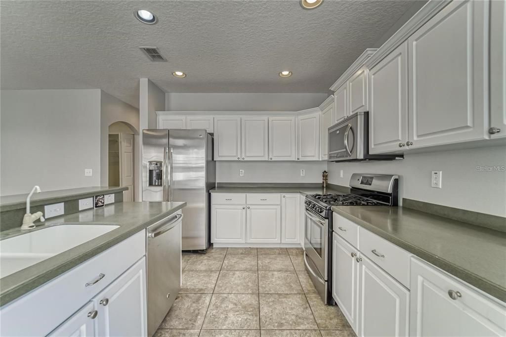 Active With Contract: $3,250 (4 beds, 3 baths, 2550 Square Feet)