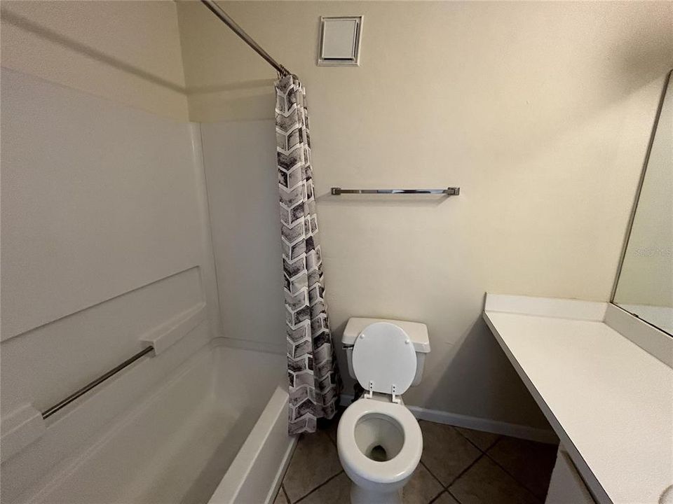 出租: $600 (1 贝兹, 1 浴室, 245 平方英尺)