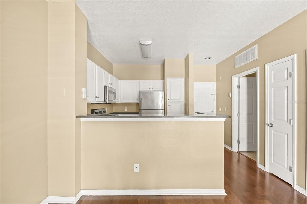 For Sale: $205,000 (1 beds, 1 baths, 672 Square Feet)