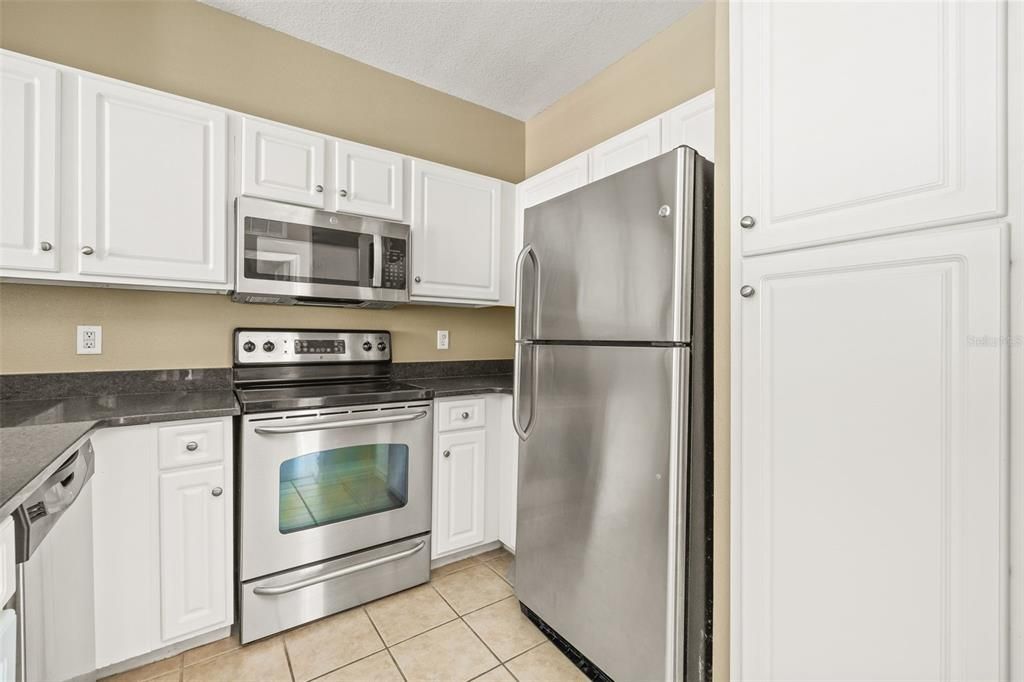 For Sale: $205,000 (1 beds, 1 baths, 672 Square Feet)