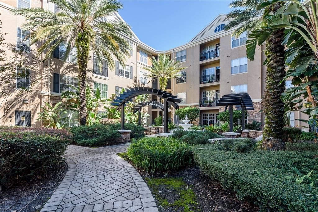 Active With Contract: $245,000 (1 beds, 1 baths, 792 Square Feet)
