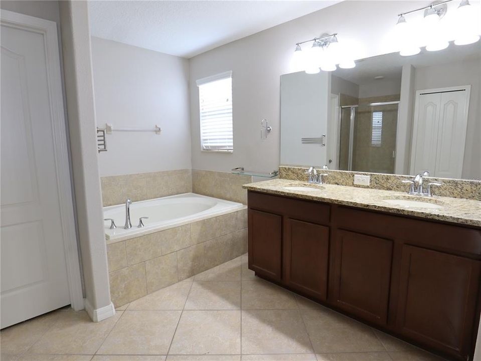 For Sale: $389,000 (4 beds, 2 baths, 2476 Square Feet)
