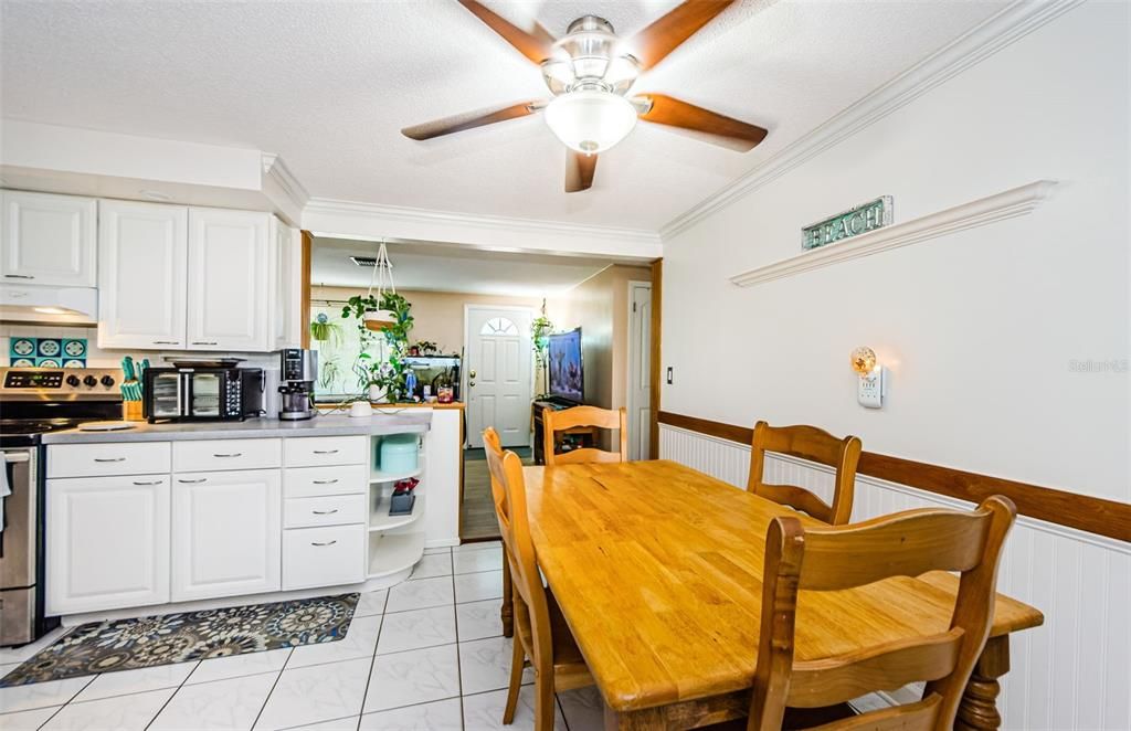 For Sale: $244,900 (2 beds, 1 baths, 1064 Square Feet)