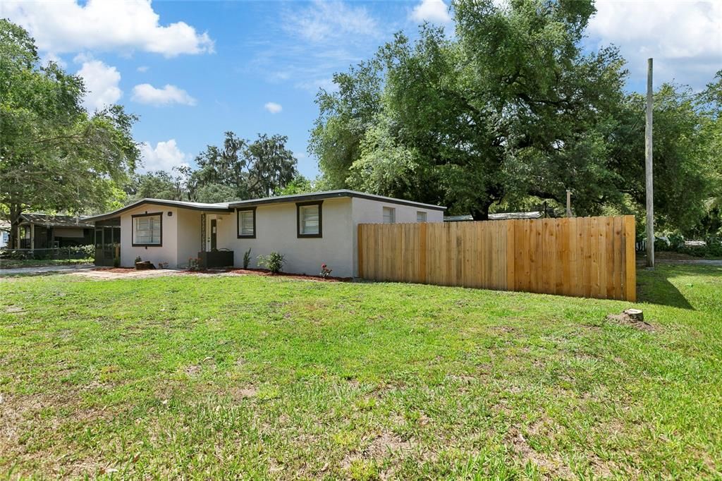 For Sale: $349,900 (4 beds, 2 baths, 1583 Square Feet)