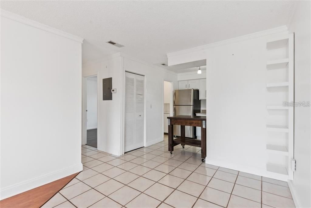 For Sale: $157,000 (2 beds, 1 baths, 912 Square Feet)