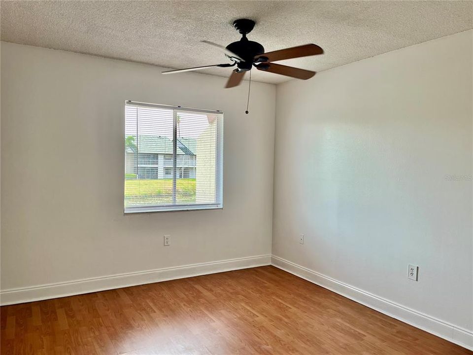For Sale: $157,000 (2 beds, 1 baths, 912 Square Feet)