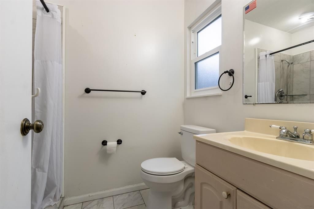 For Sale: $191,000 (2 beds, 2 baths, 912 Square Feet)