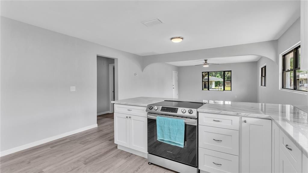 For Sale: $267,900 (3 beds, 2 baths, 1338 Square Feet)
