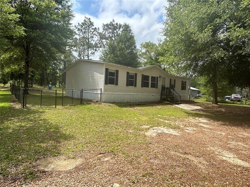 For Sale: $189,900 (4 beds, 2 baths, 1560 Square Feet)