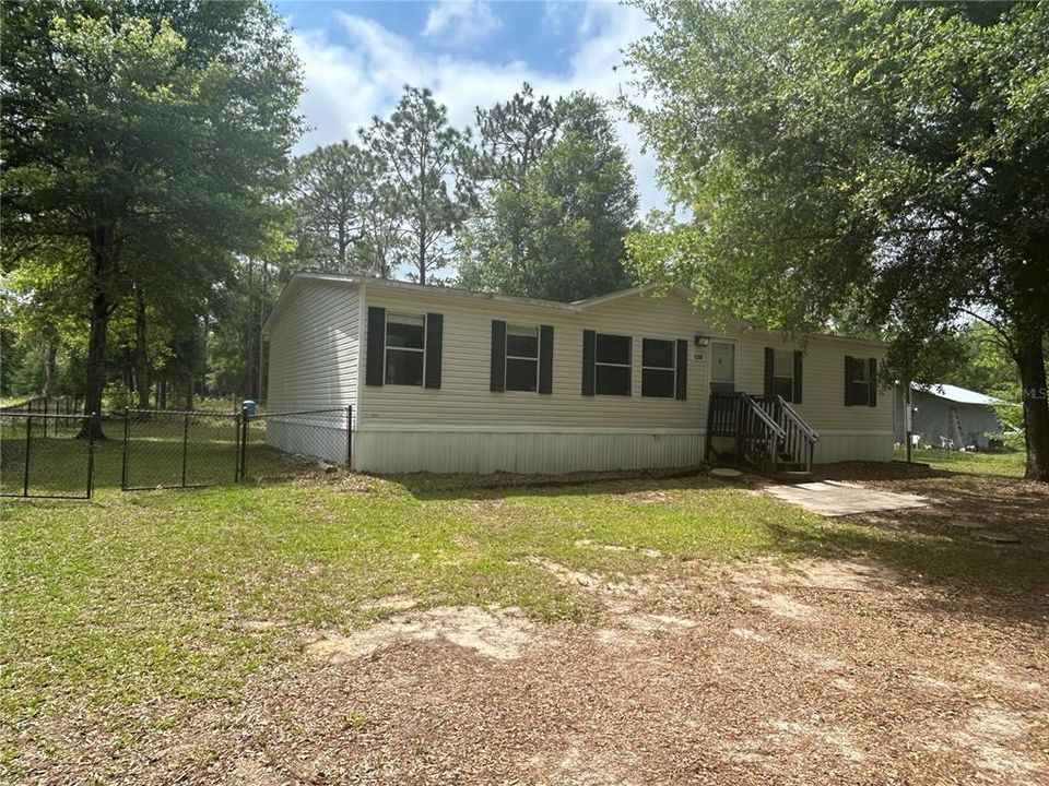 For Sale: $189,900 (4 beds, 2 baths, 1560 Square Feet)