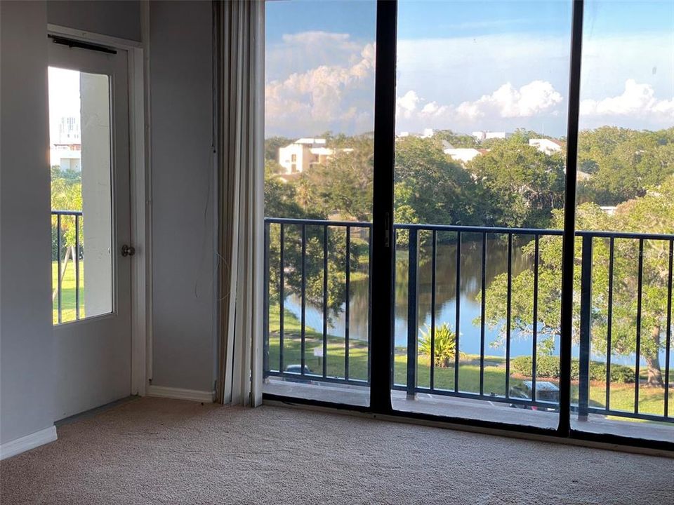 Living Room North View of Harolds Lake