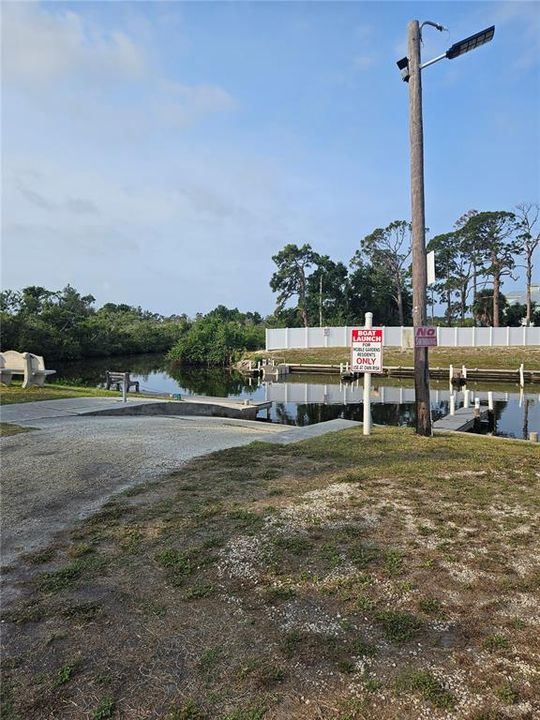 community boat ramp is just 3 doors down!