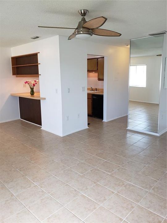 For Sale: $118,000 (1 beds, 1 baths, 739 Square Feet)