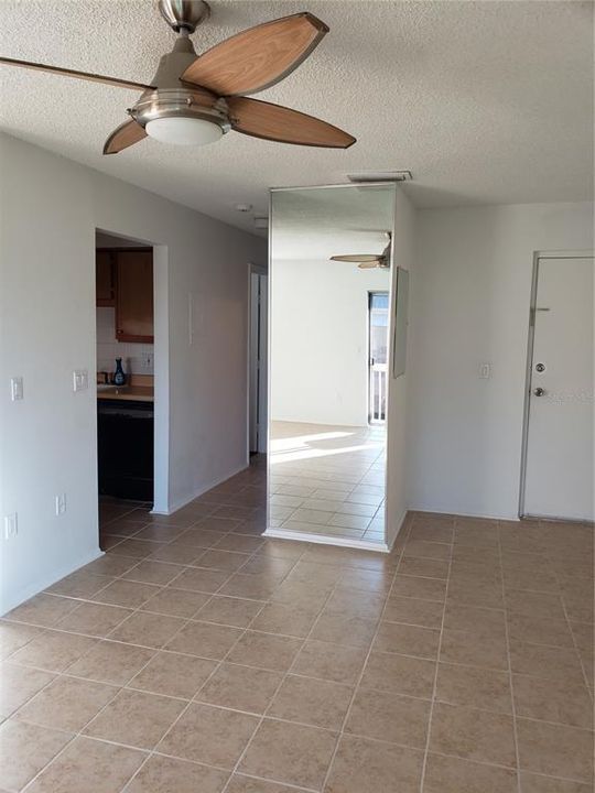 For Sale: $118,000 (1 beds, 1 baths, 739 Square Feet)