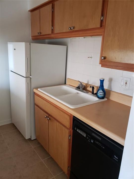 For Sale: $118,000 (1 beds, 1 baths, 739 Square Feet)