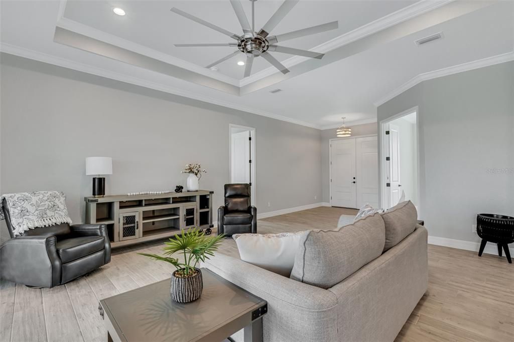 Active With Contract: $594,000 (3 beds, 2 baths, 2085 Square Feet)