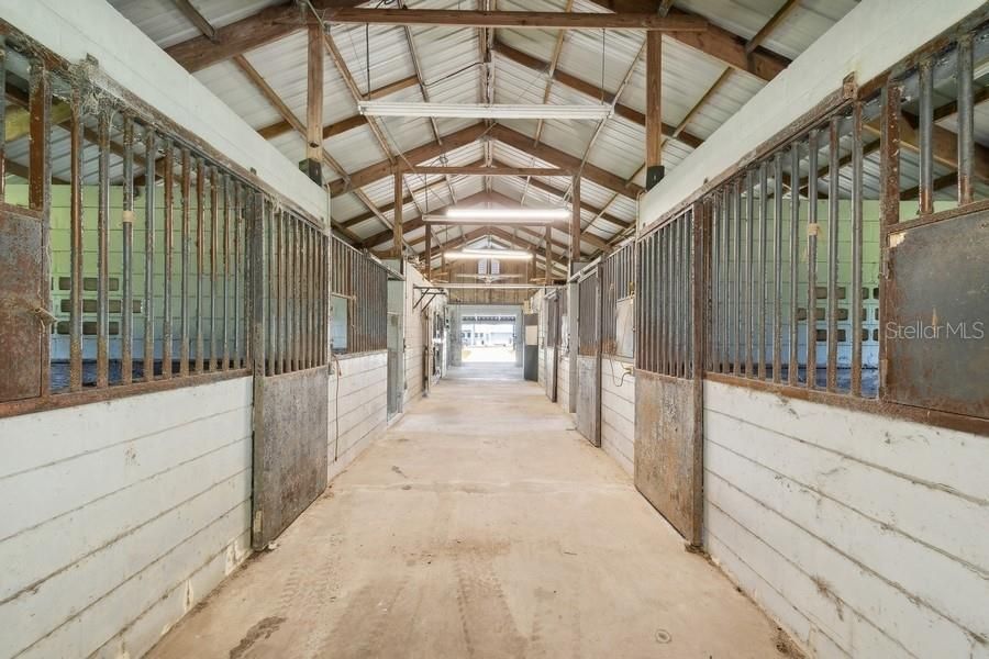 7 stall barn