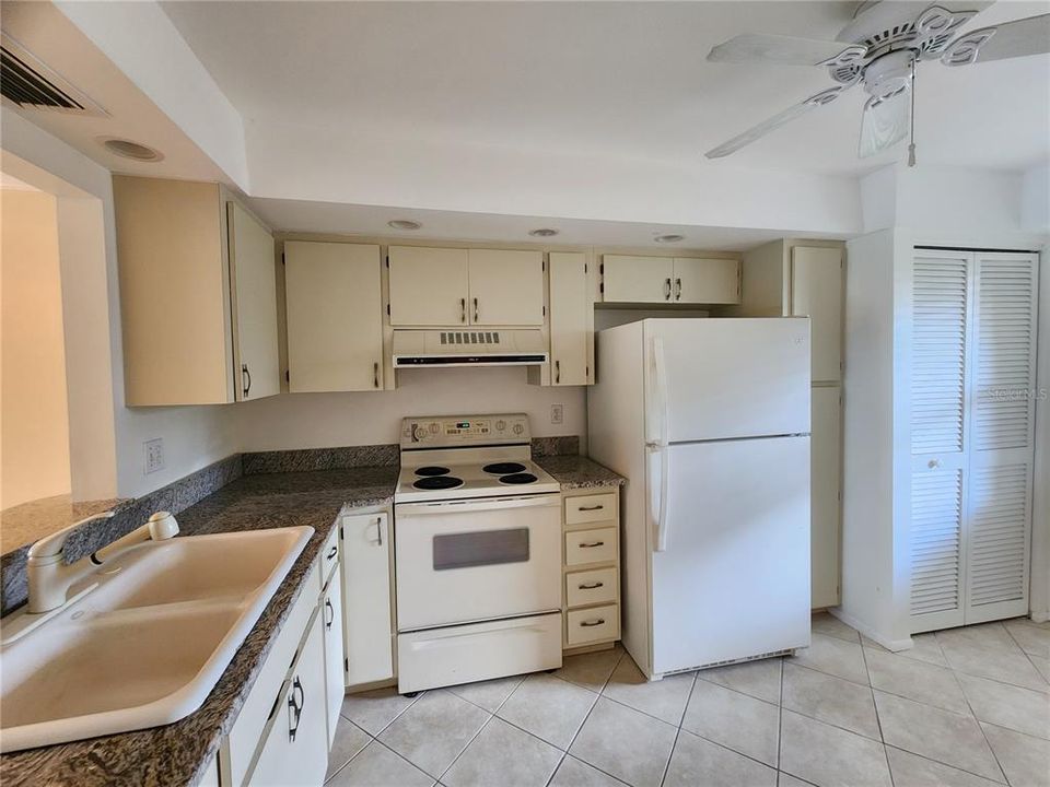 For Rent: $1,800 (2 beds, 2 baths, 1118 Square Feet)