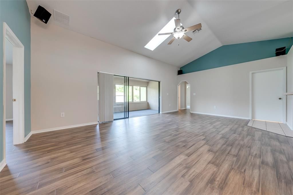 Recently Sold: $397,500 (3 beds, 2 baths, 1749 Square Feet)