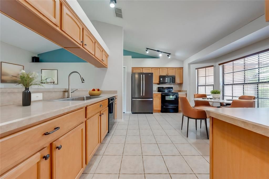 Recently Sold: $397,500 (3 beds, 2 baths, 1749 Square Feet)