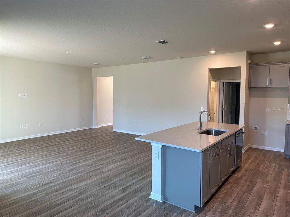 Active With Contract: $2,900 (5 beds, 3 baths, 2615 Square Feet)