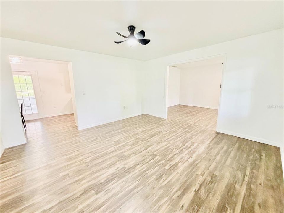 For Sale: $259,990 (3 beds, 1 baths, 1358 Square Feet)