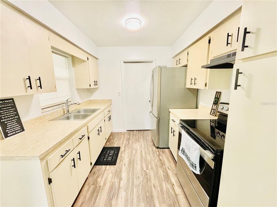 For Sale: $259,990 (3 beds, 1 baths, 1358 Square Feet)