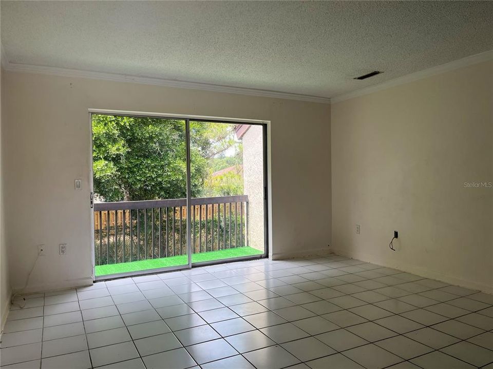 Recently Sold: $161,000 (2 beds, 2 baths, 967 Square Feet)
