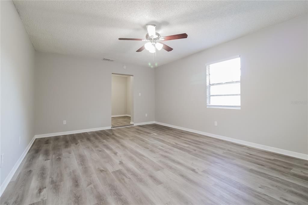 For Rent: $1,735 (3 beds, 1 baths, 1640 Square Feet)
