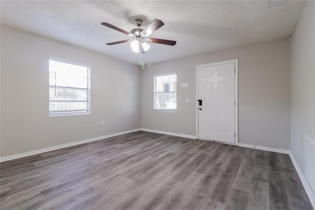 For Rent: $1,735 (3 beds, 1 baths, 1640 Square Feet)