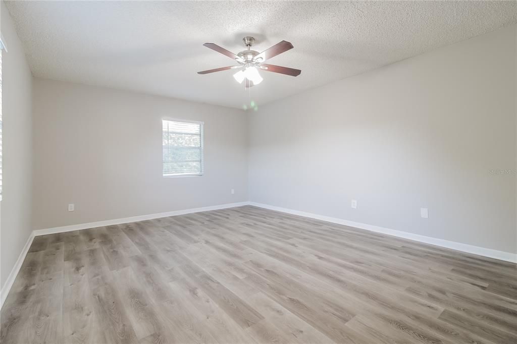 For Rent: $1,735 (3 beds, 1 baths, 1640 Square Feet)