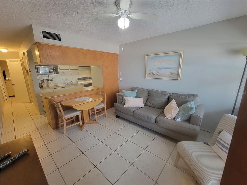 For Sale: $409,900 (1 beds, 1 baths, 480 Square Feet)